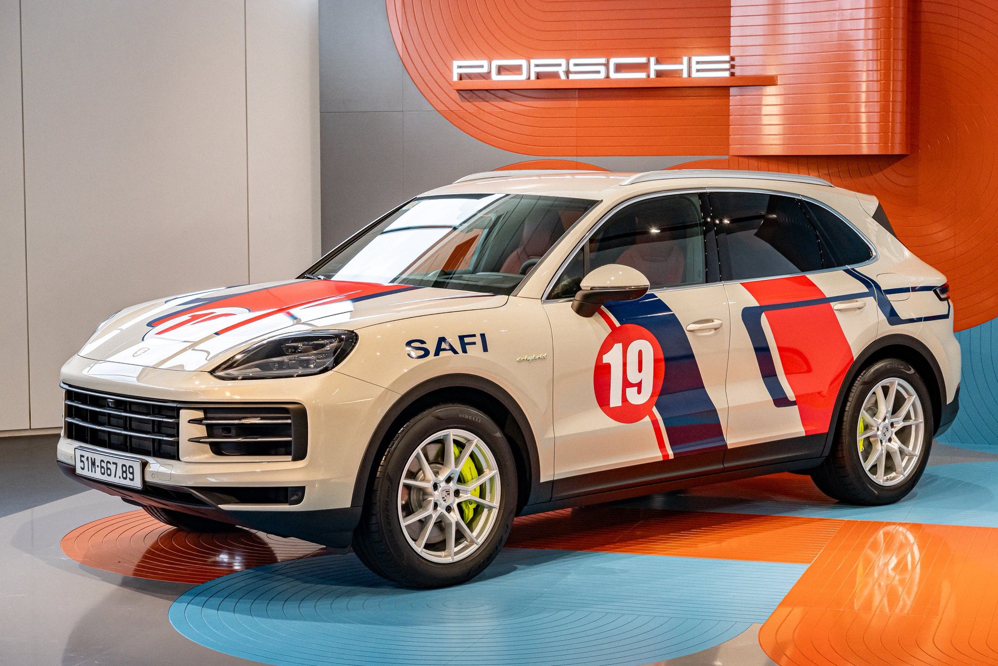 Biển số 51M-667.89 trên xe Cayenne