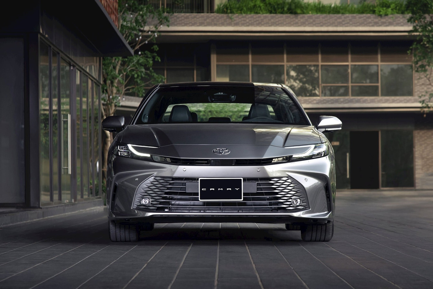 Giá xe Camry mới trên website