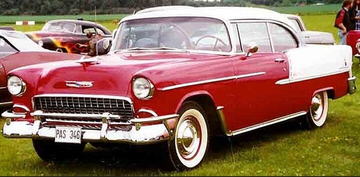 Chevrolet Bel Air màu sắc rực rỡ với viền chrome sáng bóng