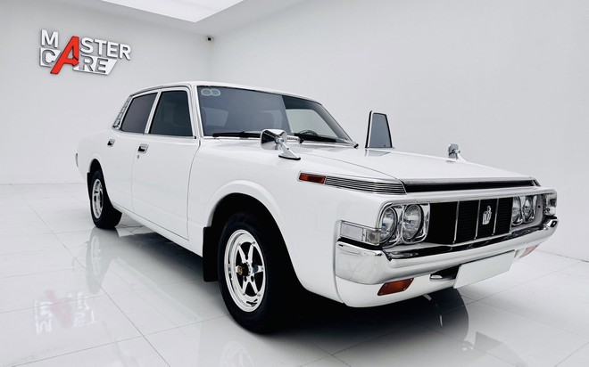 Chiếc Toyota Crown 1975 của ông Đặng Lê Nguyên Vũ