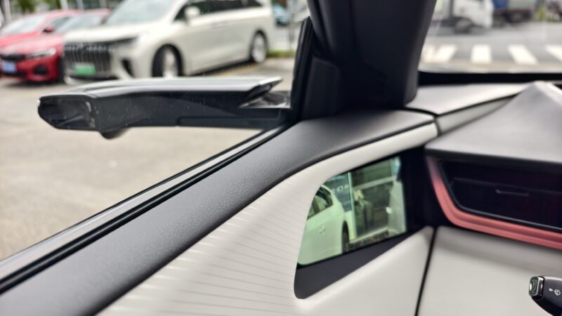 Xe sử dụng gương camera