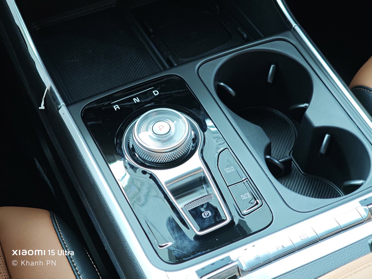 Cụm chuyển số thiết kế xoay thông minh tiện dụng