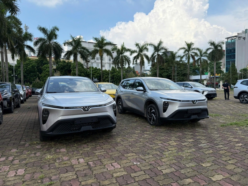 VinFast Limo Green ra mắt