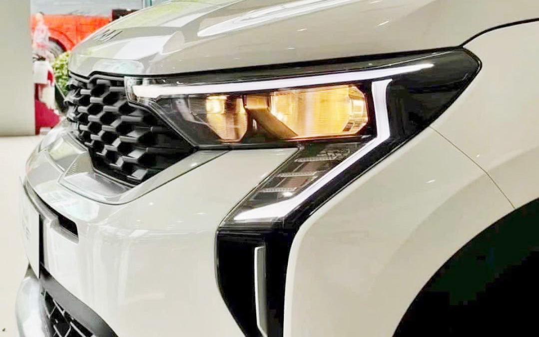 Trang bị ngoại thất Kia Sonet tiêu chuẩn Ngoại thất Sonet tiêu chuẩn tương tự Deluxe