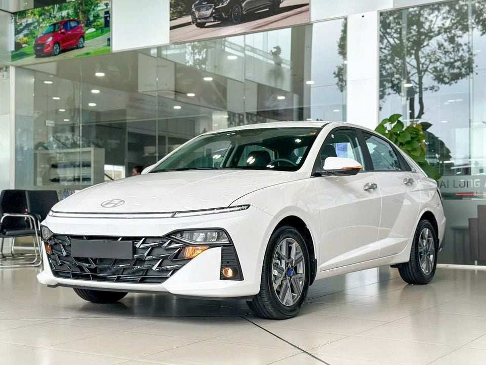 Hyundai Accent giảm giá đại lý