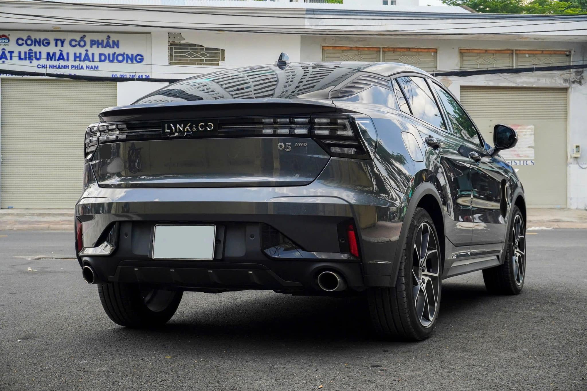 Ngoại thất Lynk & Co 05 - ảnh 4 Các chi tiết ngoại thất còn sáng bóng