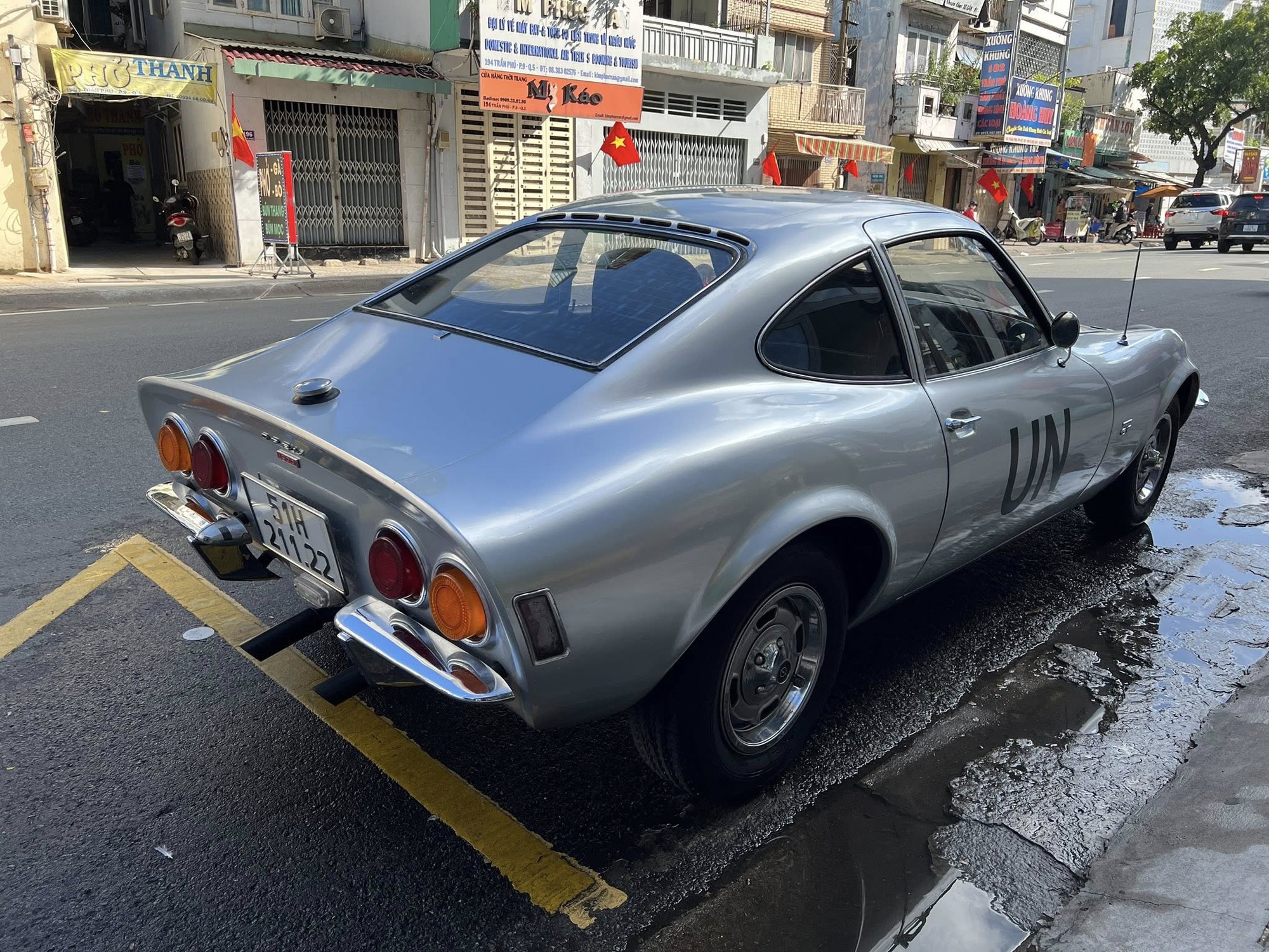 Chiếc Opel GT màu bạc thứ 2 xuất hiện ở Việt Nam