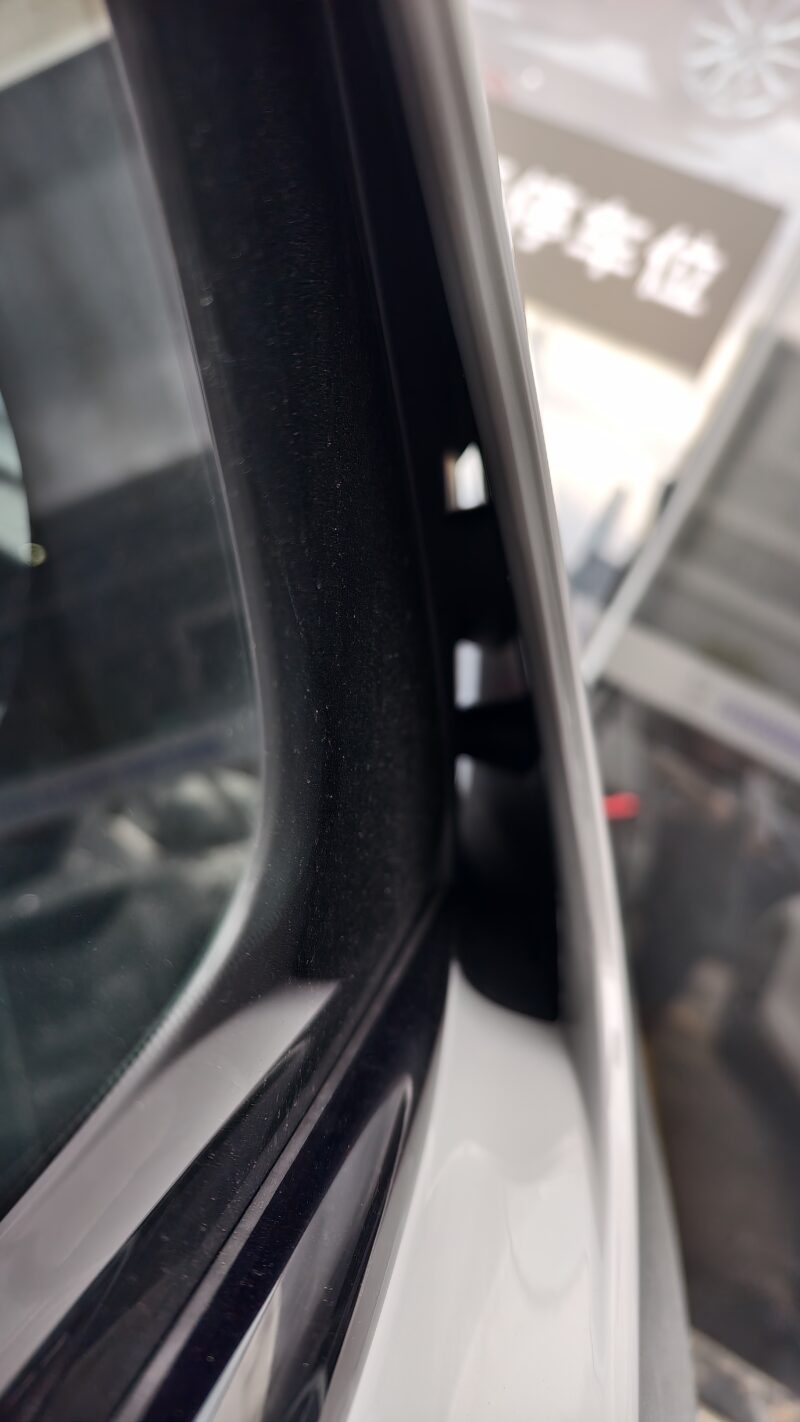 Khe gió trụ C trên Mazda EZ-60