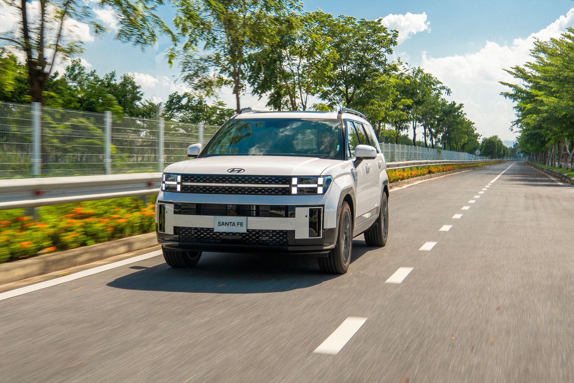 Hyundai Santa Fe đa dụng cho gia đình