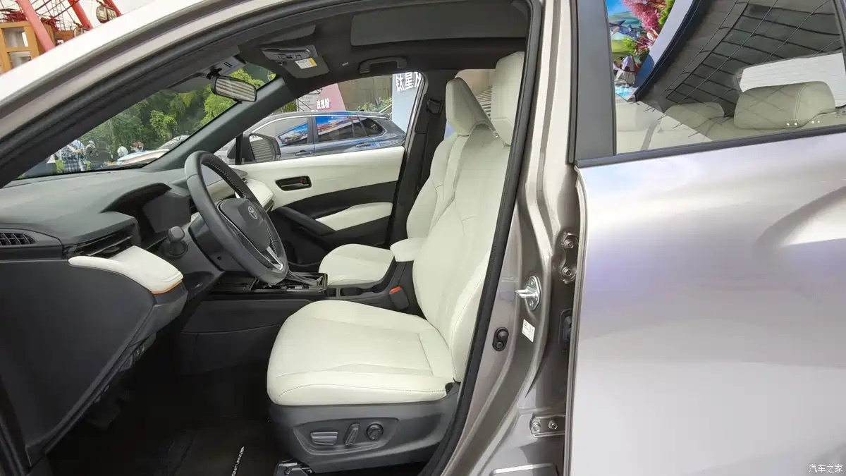 Màn hình trung tâm kích thước lớn trên Toyota Frontlander