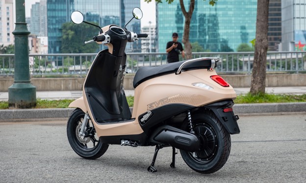 Xe máy điện Evo Grand màu đỏ