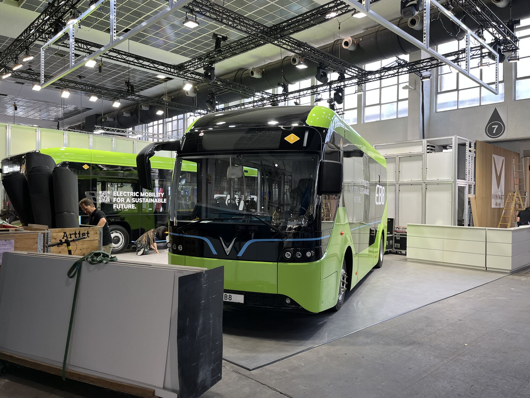 VinFast EB 8 tại sự kiện BusWorld 2025