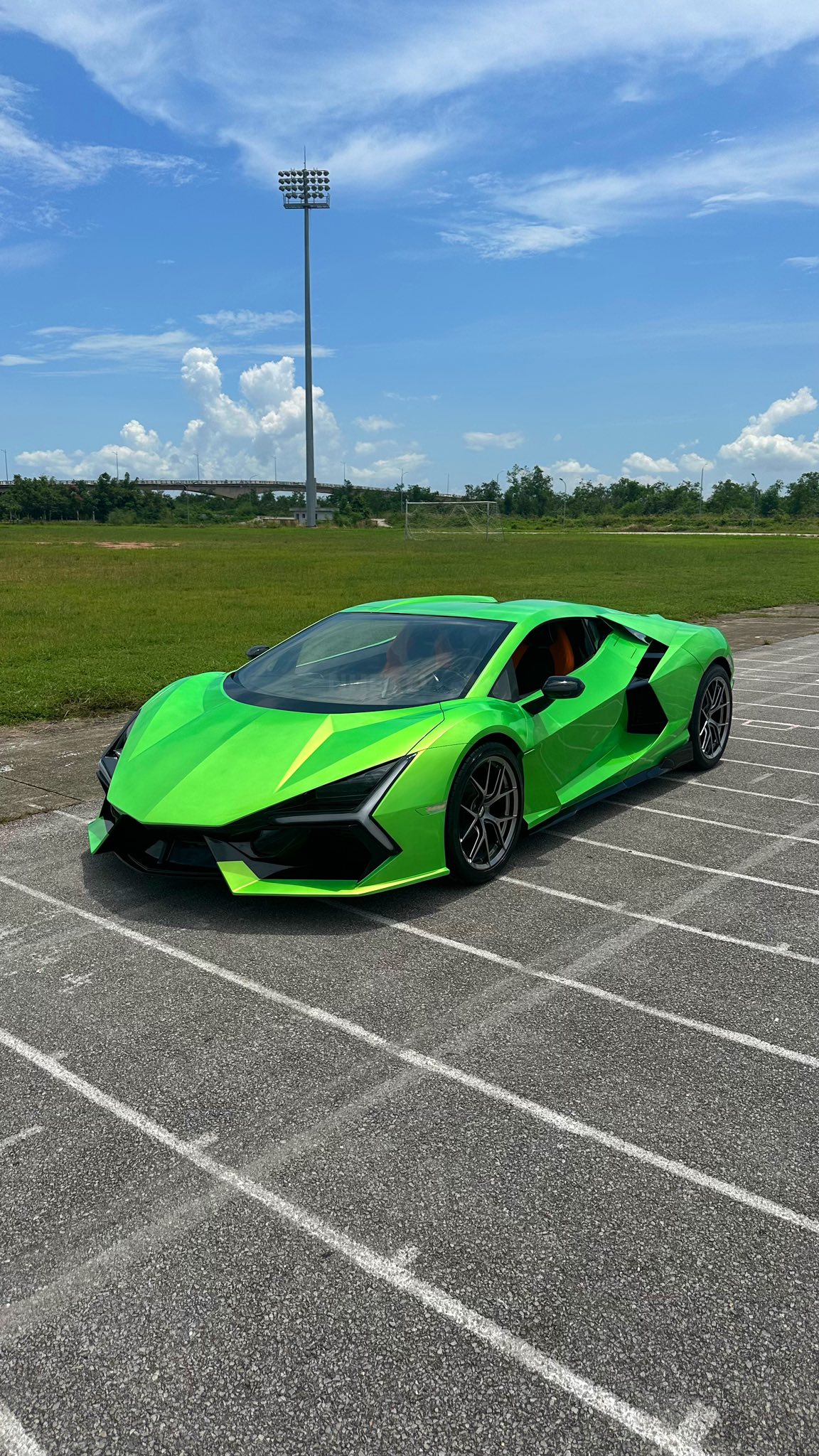 Bản sao Lamborghini Revuelto tỉ mỉ