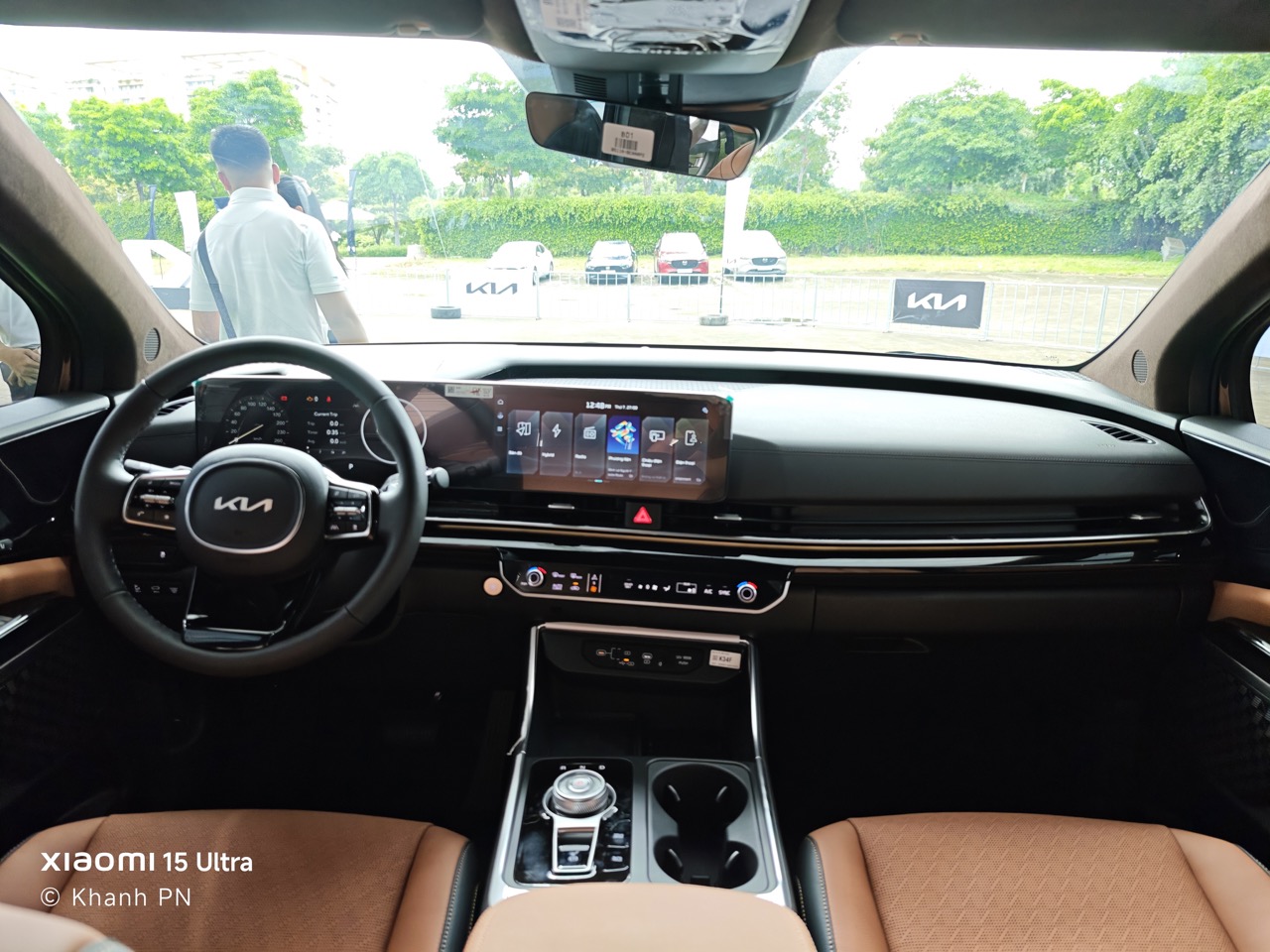 Cụm đèn hậu LED nằm ngang trải dài hết chiều ngang xe