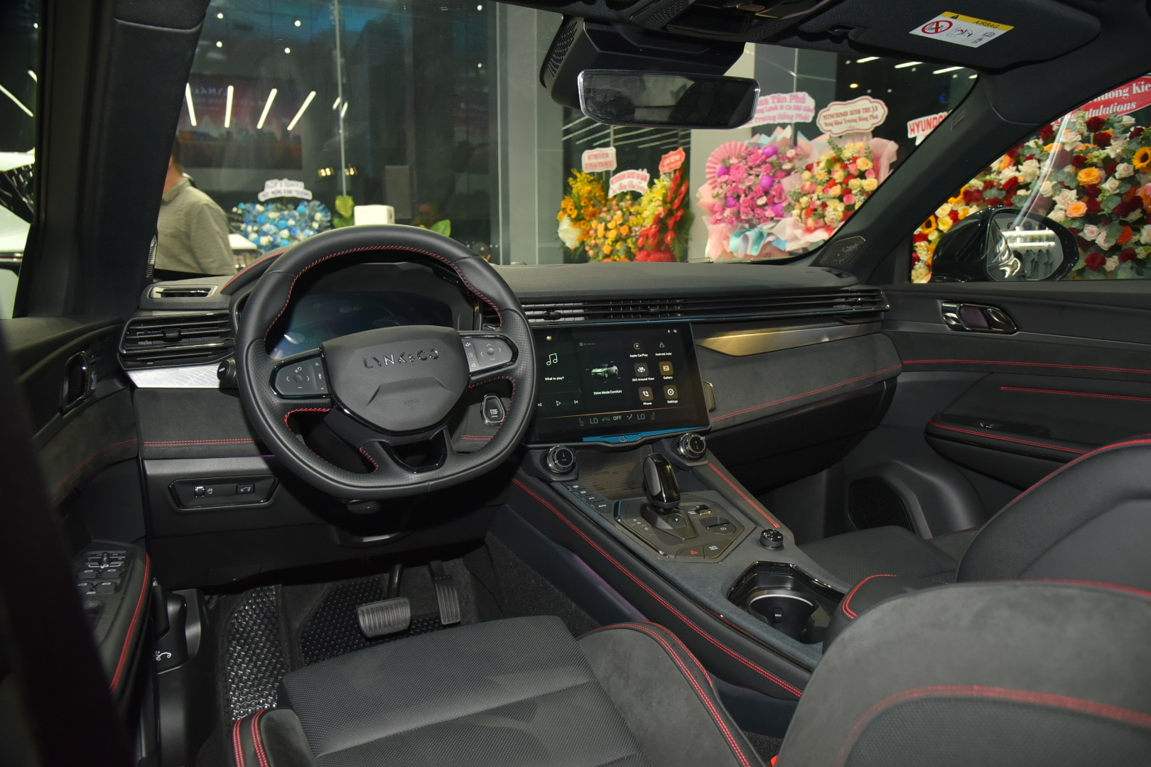 Nội thất Lynk & Co 05 tại Việt Nam Khoang nội thất sang trọng của Lynk & Co 05