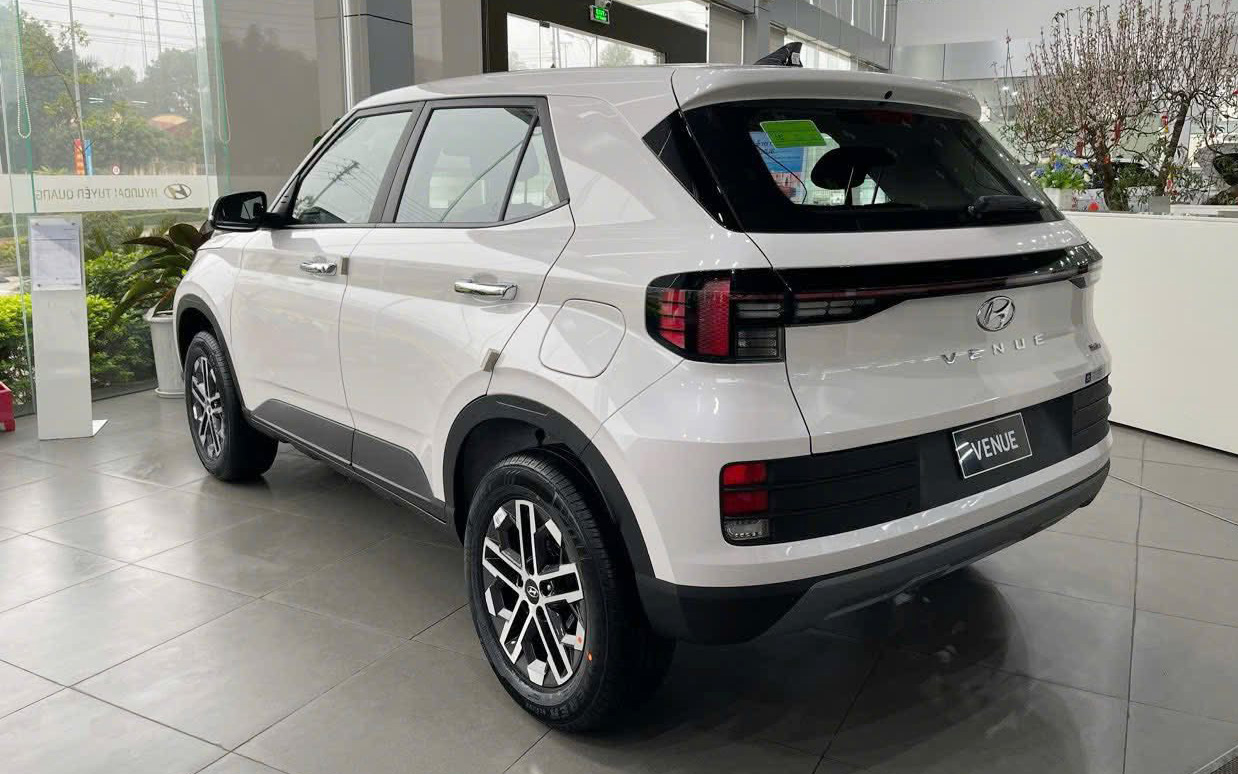 Khoang lái tối giản nhưng tiện nghi của Venue