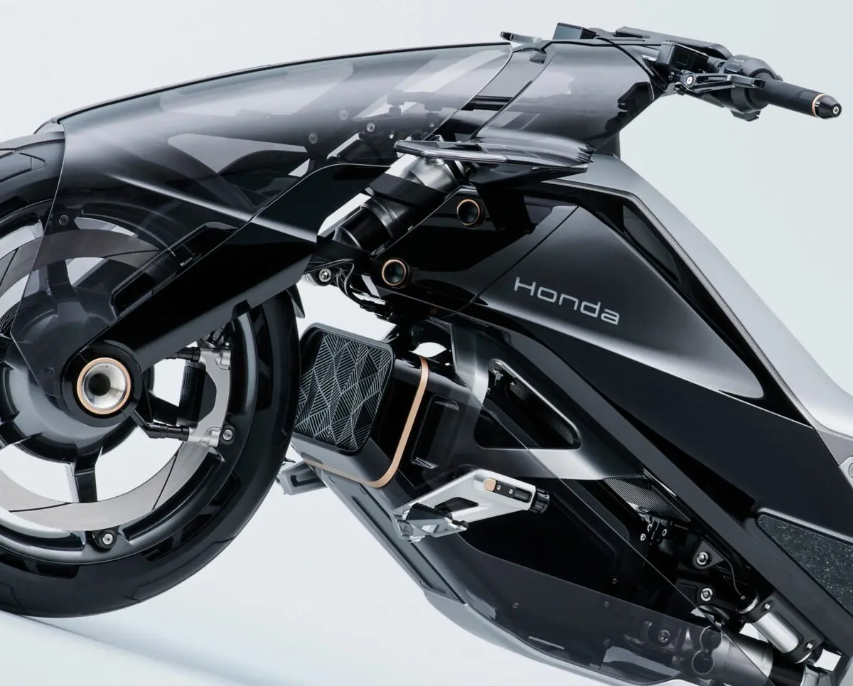 Honda ra mắt xe máy điện mới- Ảnh 3. Chi tiết nhựa trong suốt trên thân xe