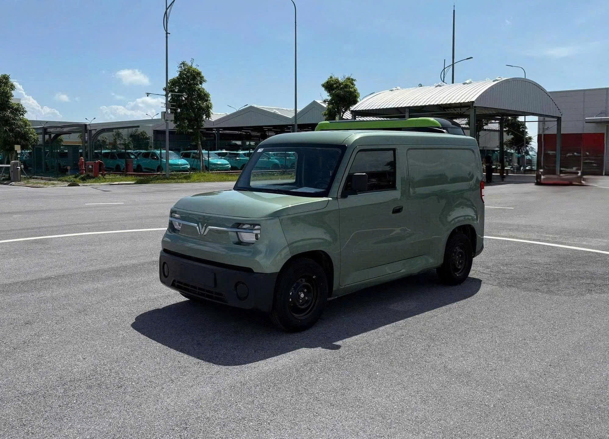 VinFast EC Van dự kiến bàn giao trong tháng 11. VinFast EC Van hình ảnh thực tế