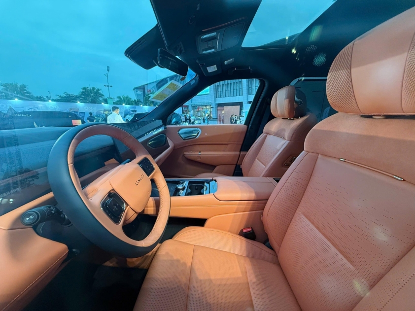 Nội thất sang trọng với công nghệ cao