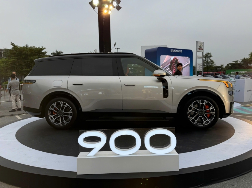 Thiết kế thân xe Lynk & Co 900