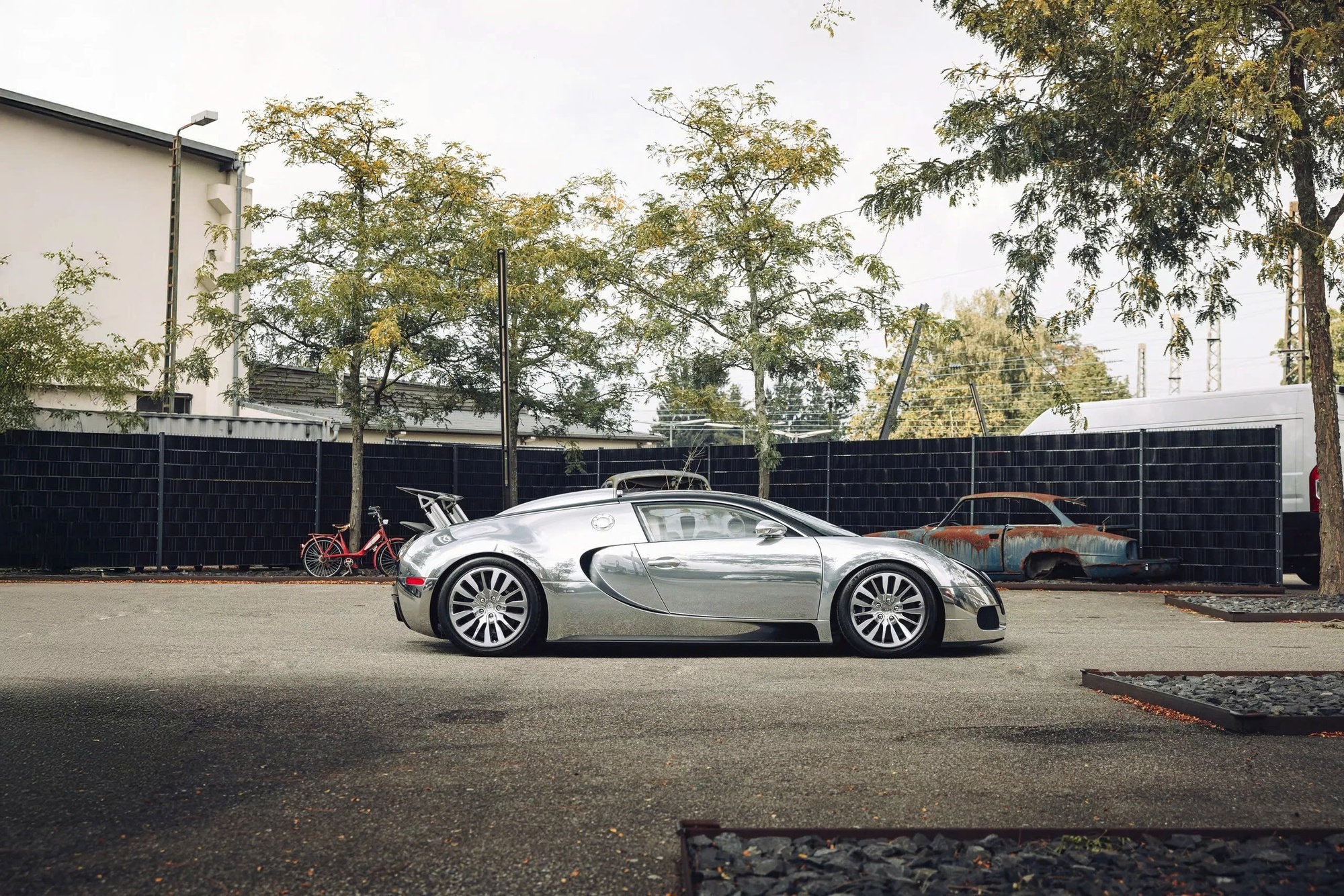 Thân xe Bugatti không sơn màu