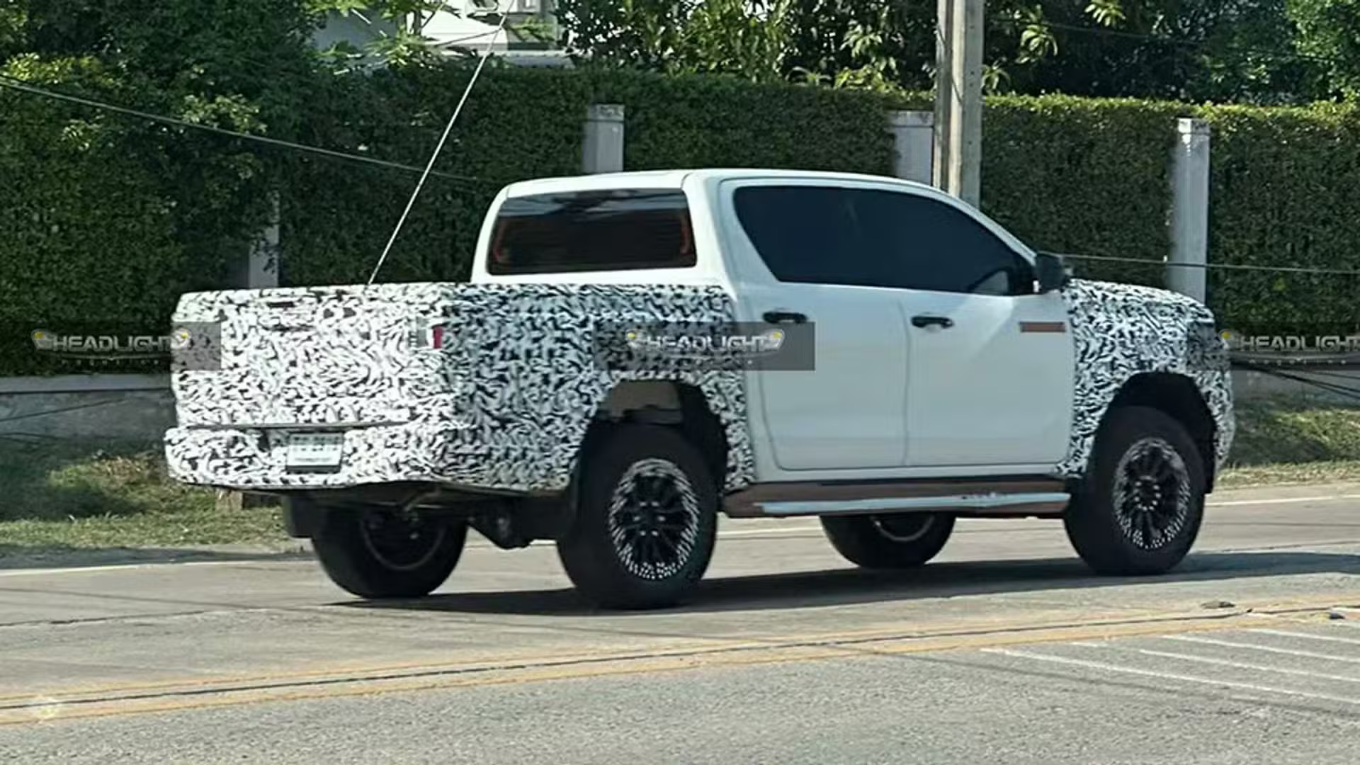 Toyota Hilux 2026 bắt gặp trên đường thử