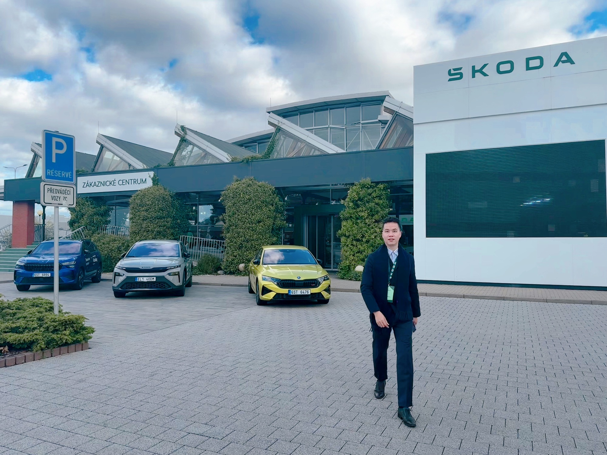 Bảo tàng Skoda với bức tường quảng cáo khổng lồ
