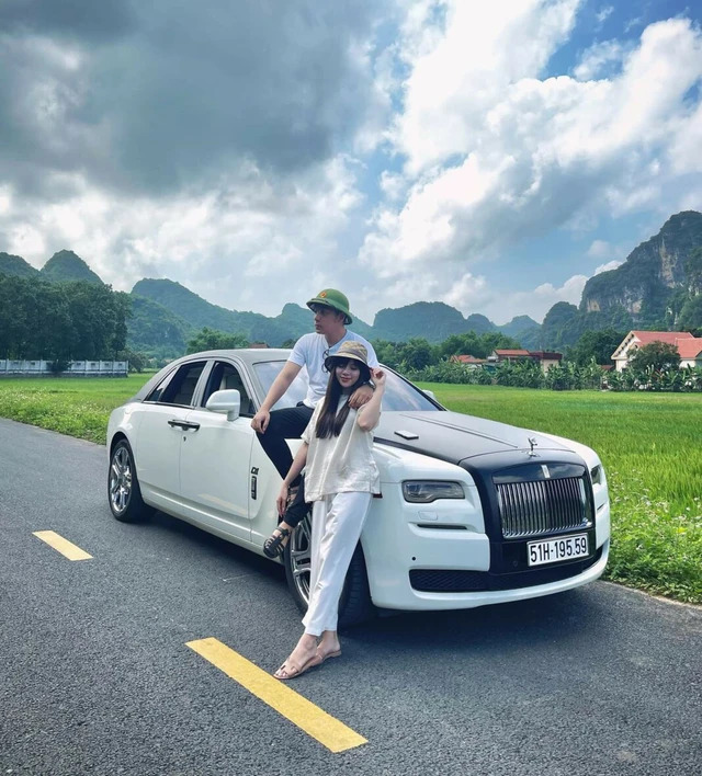 Sedan siêu sang Rolls-Royce Ghost với nội thất cao cấp