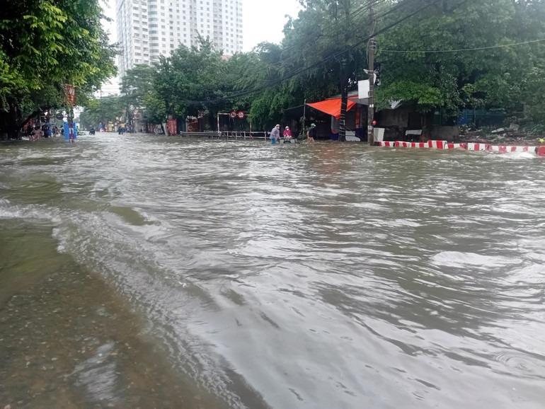 Hoạt động của trạm bơm Yên Sở