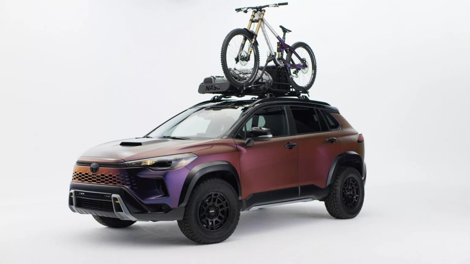 Khoang hành lý Toyota Corolla Cross bản offroad thiết kế lạ