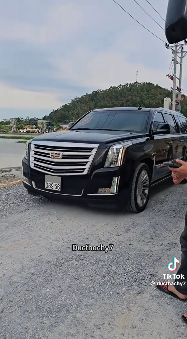 Cadillac Escalade ESV trục cơ sở kéo dài
