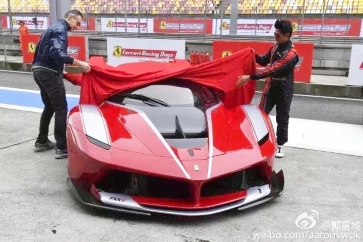 Siêu xe Ferrari FXX K phiên bản giới hạn
