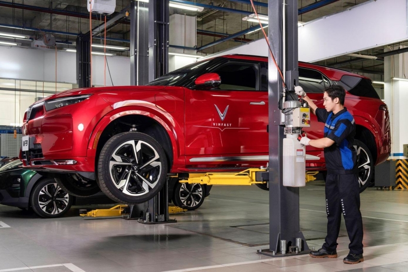 Hoạt động sửa chữa xe ô tô do mưa lũ Quy trình sửa chữa xe ô tô