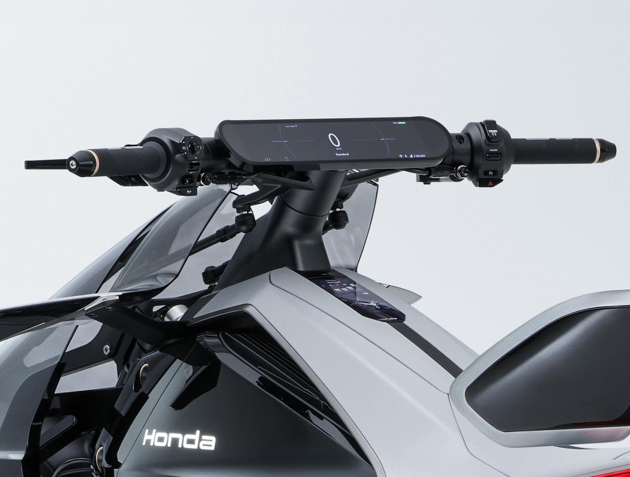 Honda ra mắt xe máy điện mới- Ảnh 6. Màn hình dọc sau cổ xe