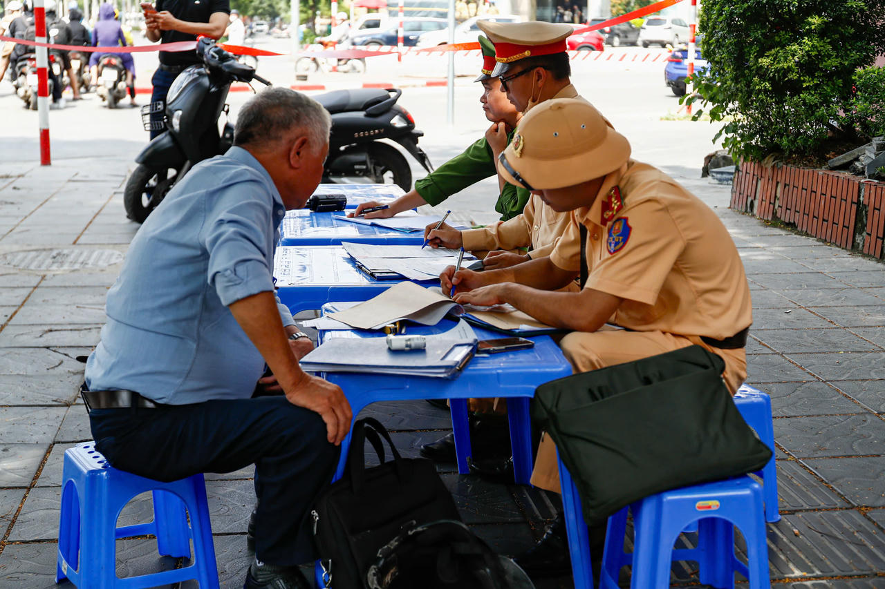 Tài xế T. bị phát hiện vi phạm nồng độ cồn Tài xế T. vi phạm nồng độ cồn 0,066 mg/L