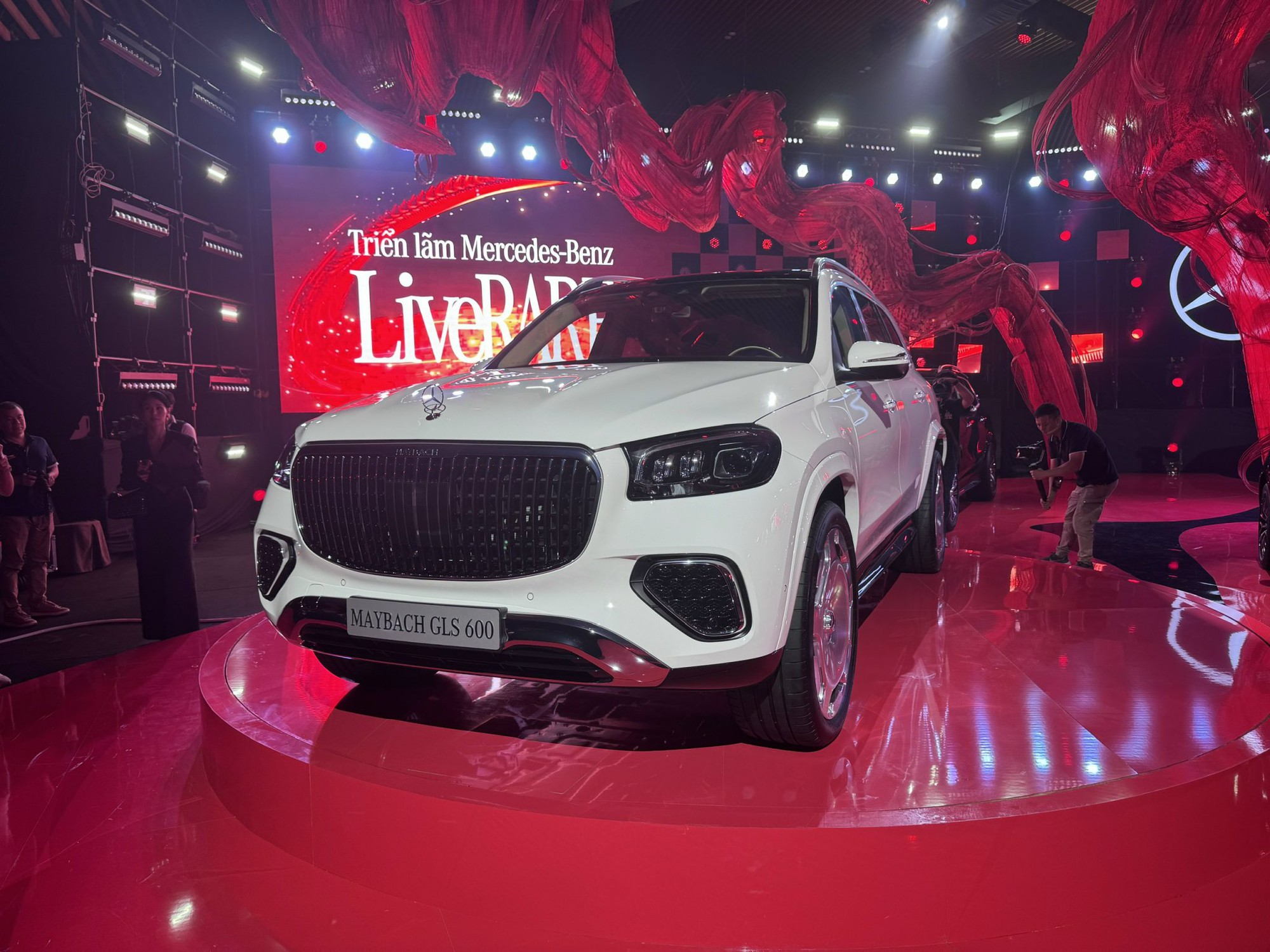 Xe sang tiền tỉ giảm giá mạnh chưa từng có- Ảnh 3. Dòng xe Mercedes trong chương trình giảm giá