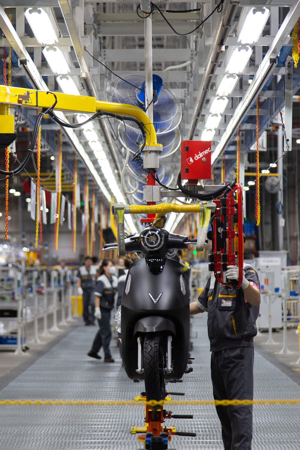 Cơ sở sản xuất xe máy điện hiện đại