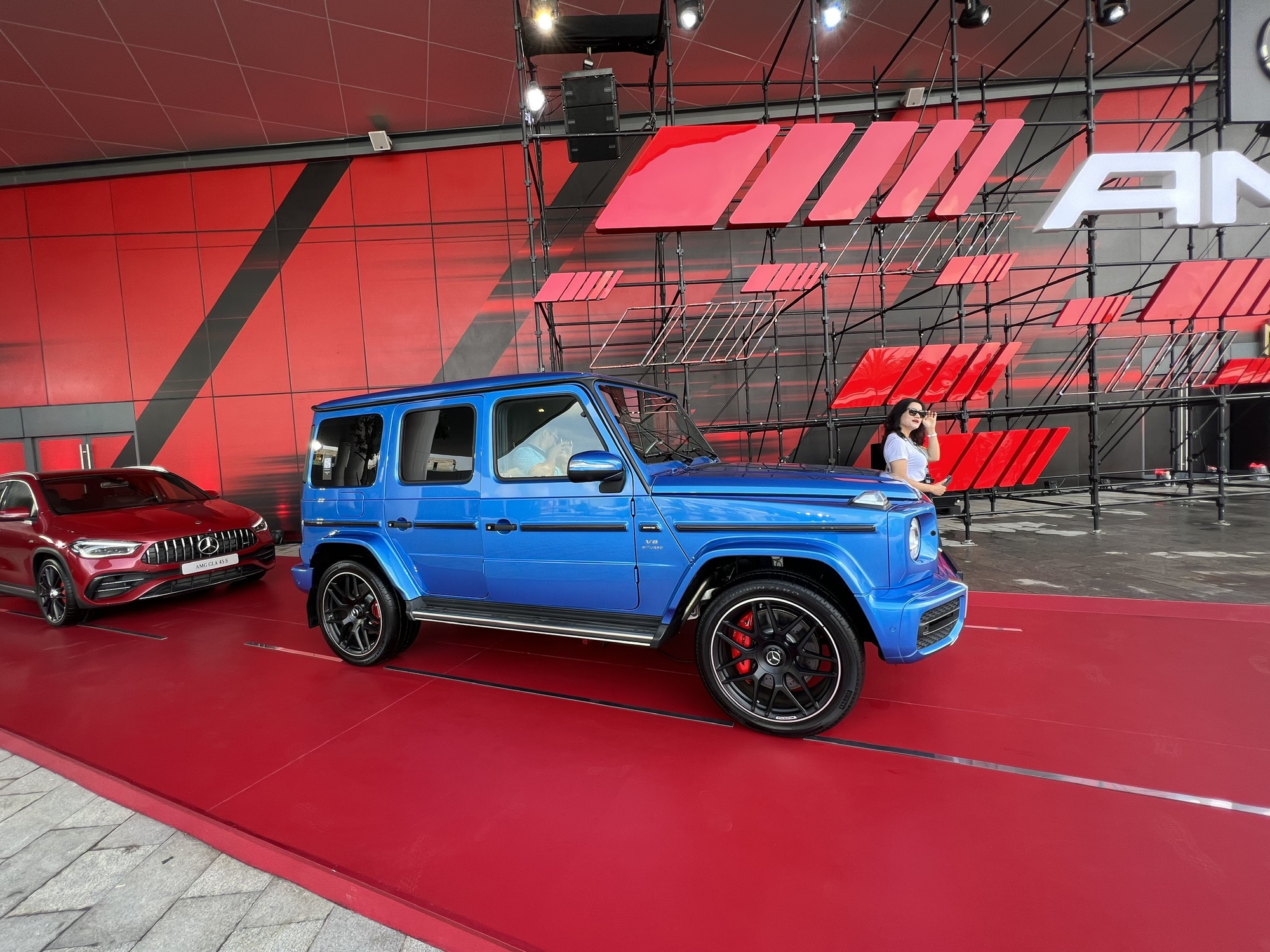 Xe sang tiền tỉ giảm giá mạnh chưa từng có- Ảnh 1. Các dòng xe sang được giảm giá sâu tại đại lý