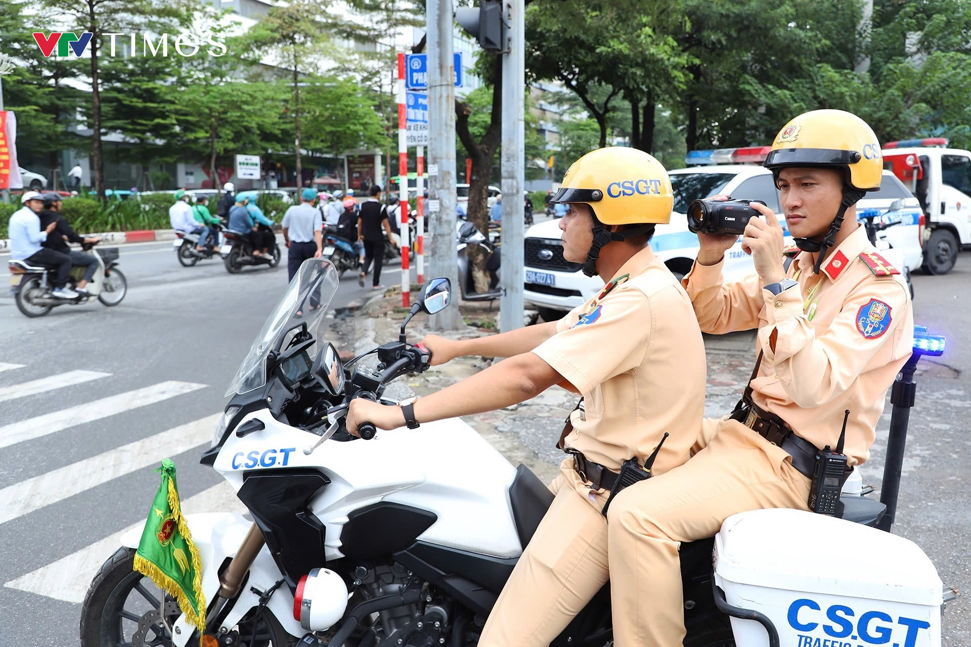 CSGT tuần tra lưu động, ghi hình các vi phạm