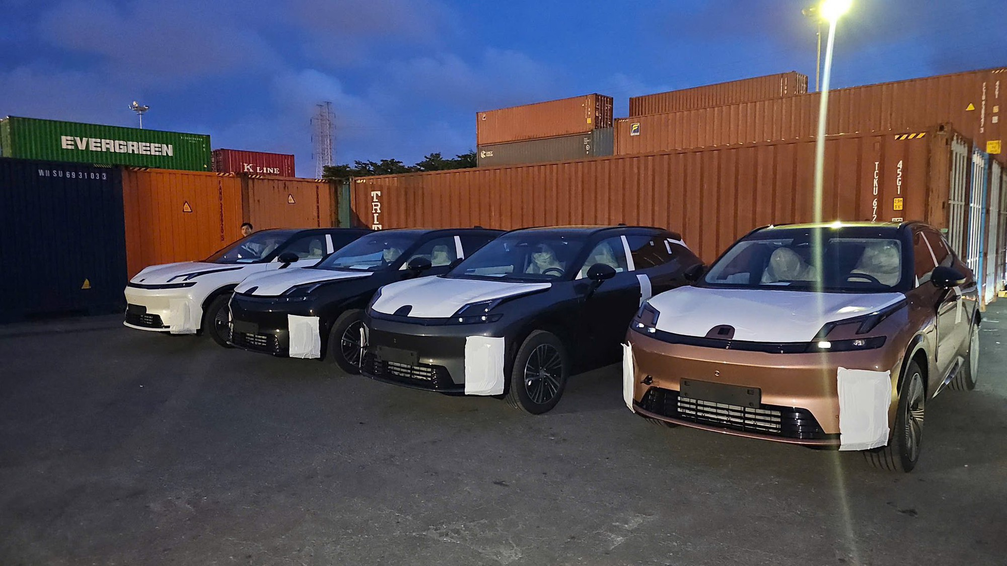 Xe Trung Quốc to ngang Santa Fe