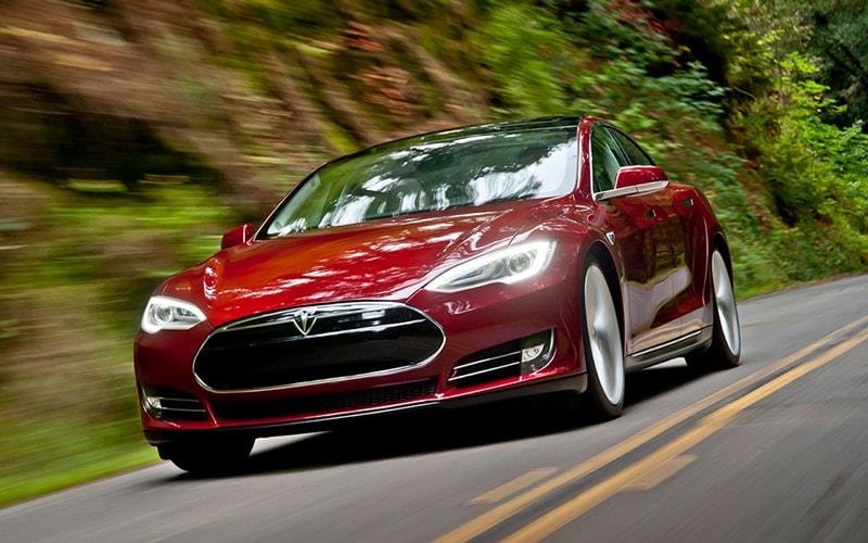 Tesla tăng trưởng doanh thu nhưng cổ phiếu giảm