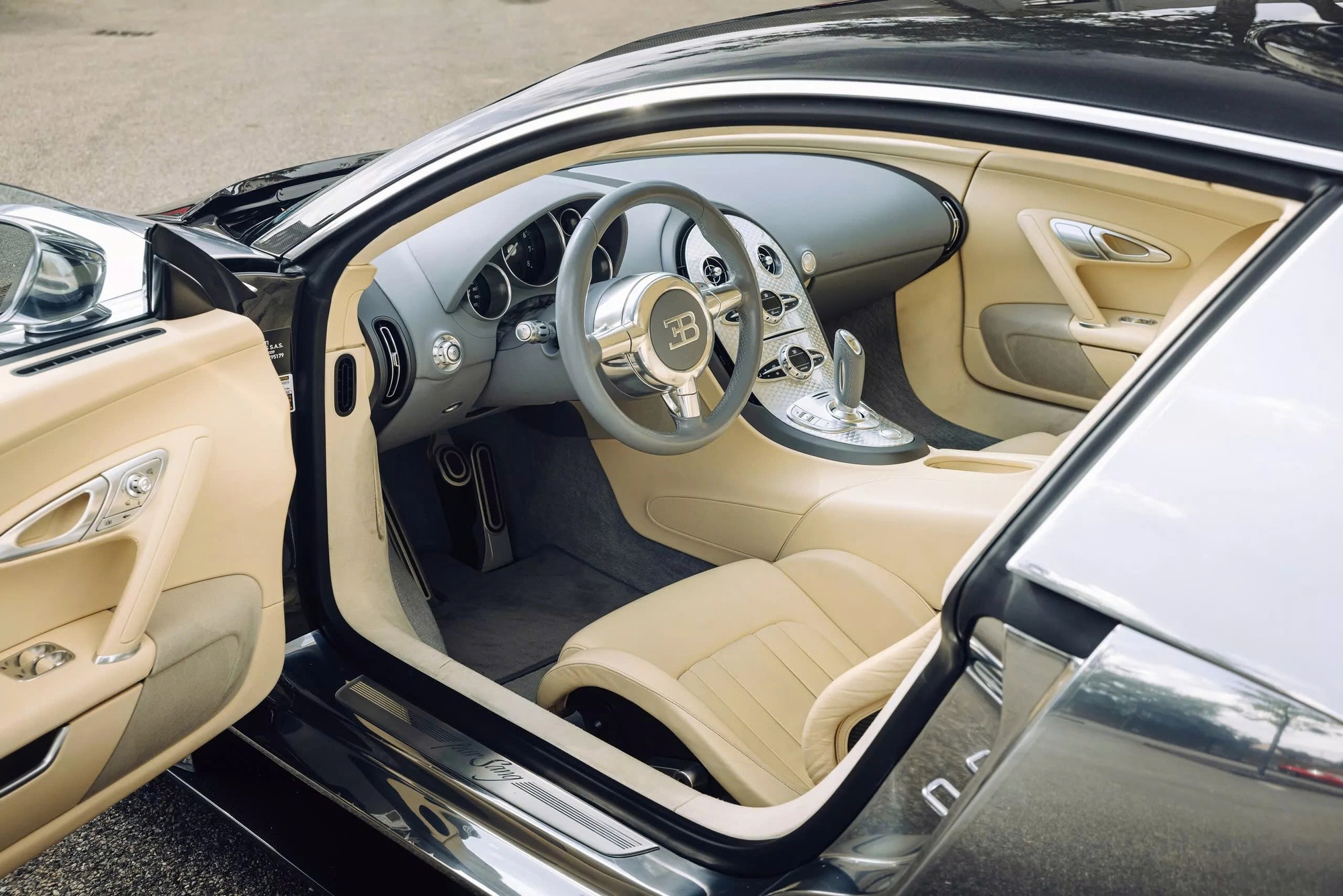 Nội thất chiếc Bugatti Veyron Pur Sang