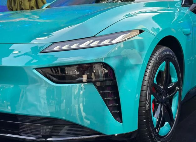 Ông trùm xe tải tại Việt Nam vừa ra mắt xe điện ngang cỡ Toyota Camry, giá khởi điểm hơn 500 triệu đồng- Ảnh 2. Nội thất sang trọng với công nghệ hiện đại