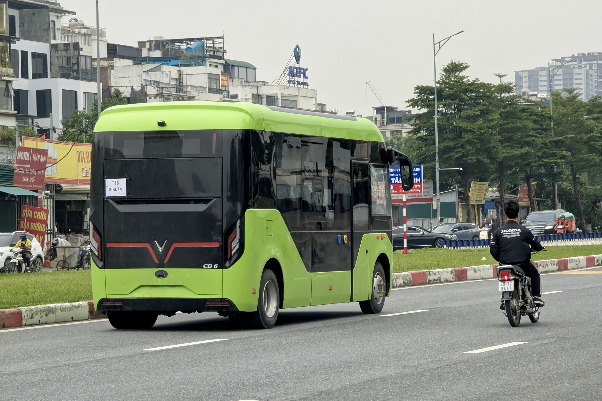 Động cơ điện và pin của VinFast EB 6 Động cơ điện công suất 188 mã lực, pin LFP 179,5 kWh