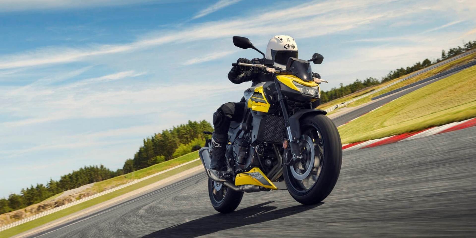 CB750 Hornet với công nghệ E-Clutch