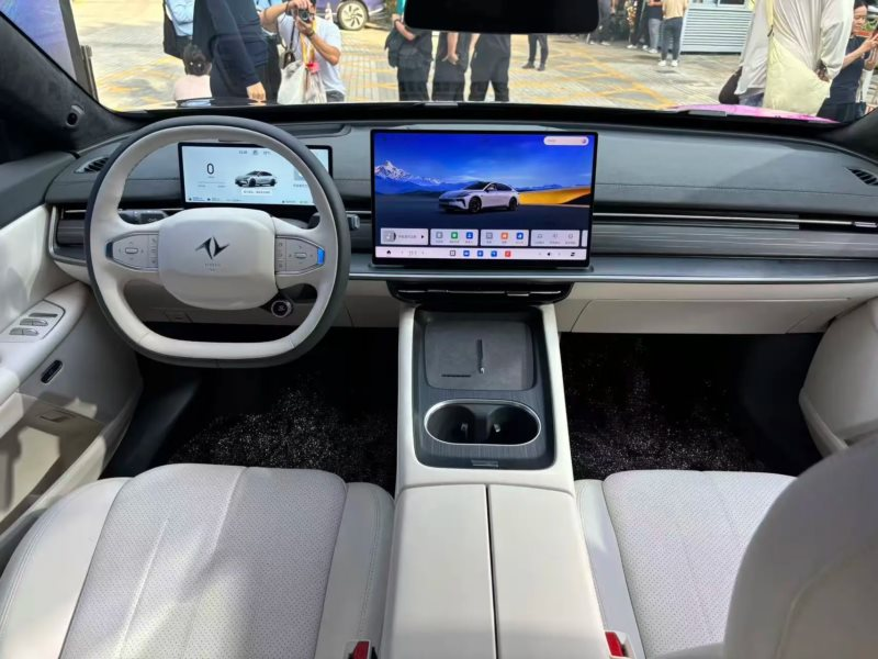 Ông trùm xe tải tại Việt Nam vừa ra mắt xe điện ngang cỡ Toyota Camry, giá khởi điểm hơn 500 triệu đồng- Ảnh 3. Động cơ và hiệu suất vận hành của eπ 007+