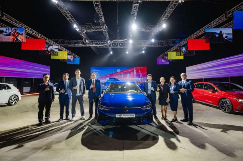 Volkswagen Golf 2025 với thiết kế khí động học và đèn LED ma trận