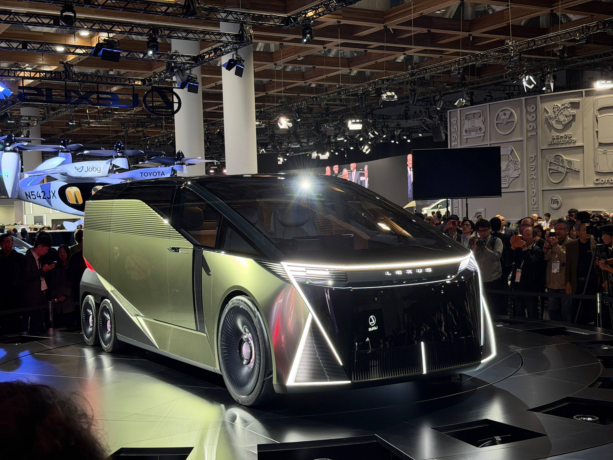 Mẫu xe MPV 6 bánh của Lexus