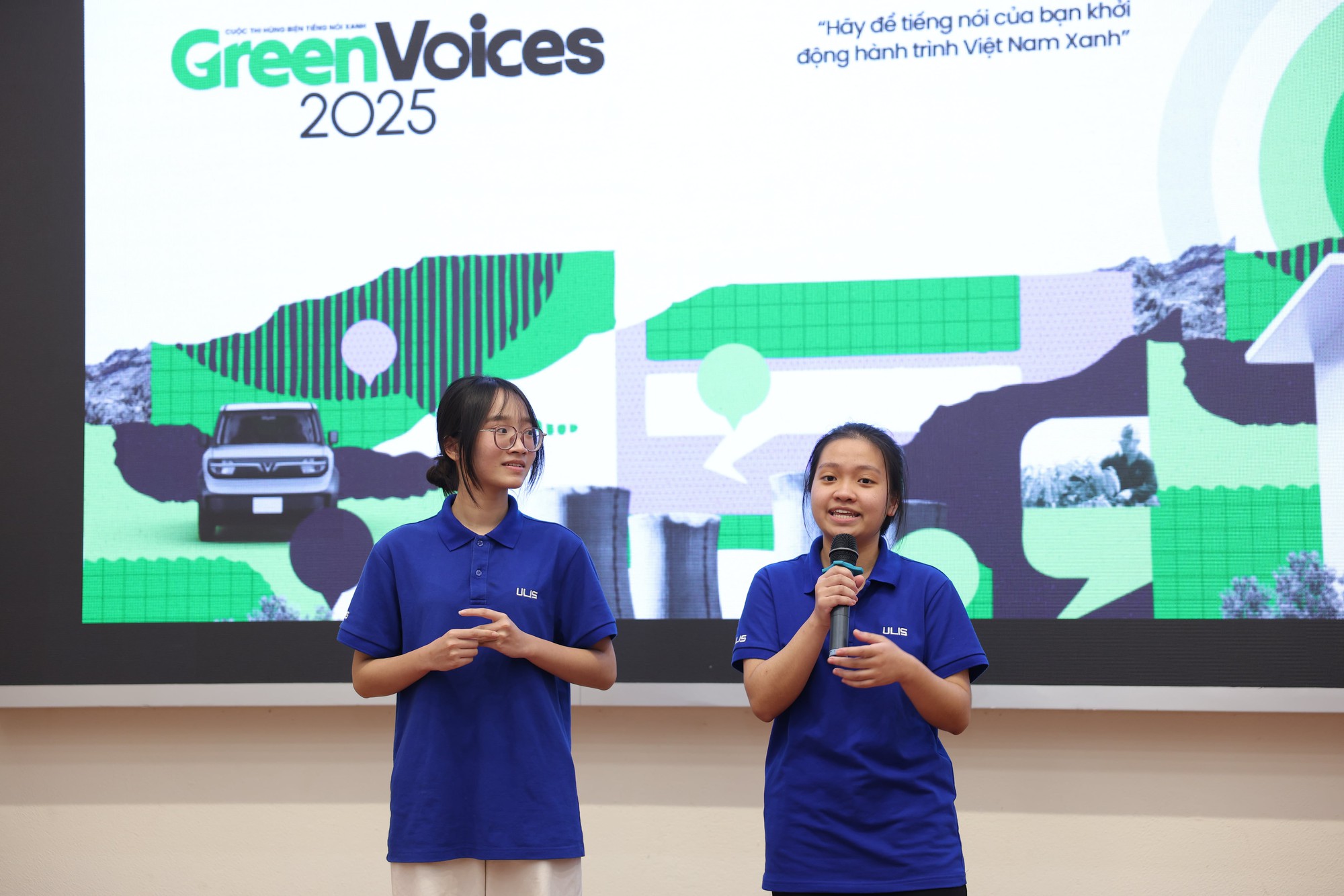 Sinh viên phân tích công nghệ và hạ tầng xe điện