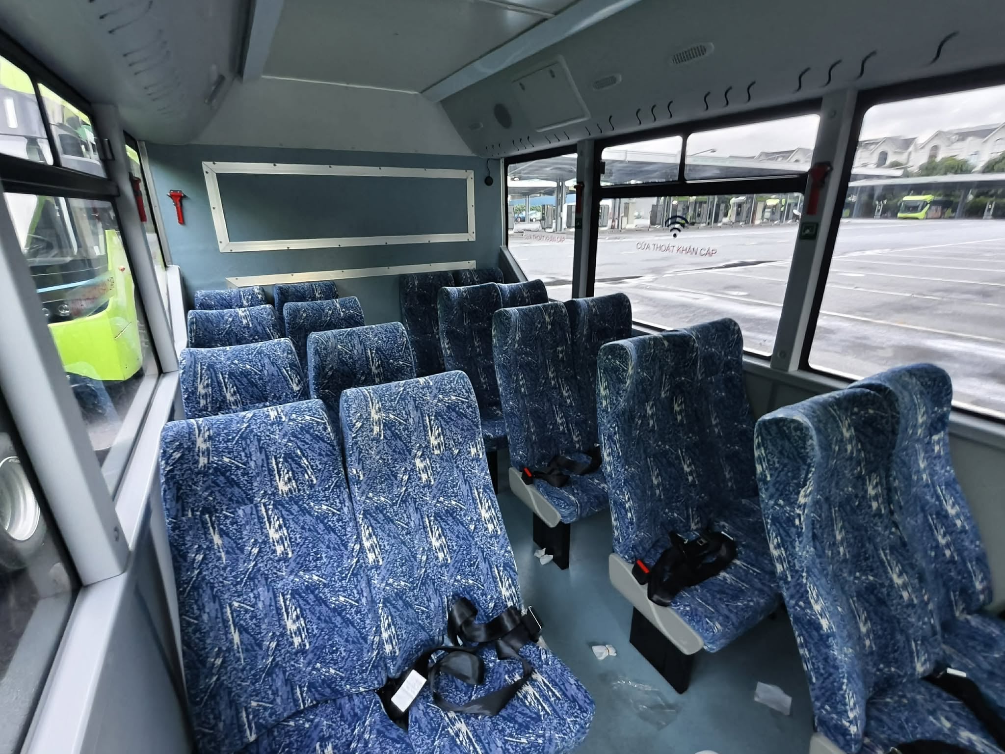 Bố cục nội thất 19 chỗ ngồi của xe Xe có bố cục nội thất 19 chỗ ngồi, phù hợp chở học sinh hoặc khách